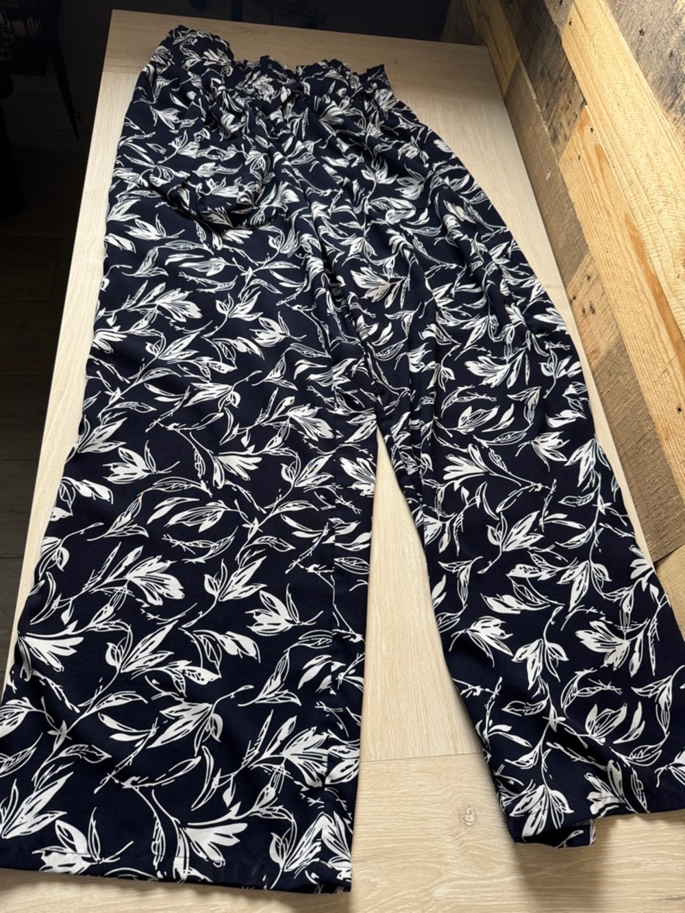 Wide Leg Floral Print Pants - Navy & White - Picture 3 of 7